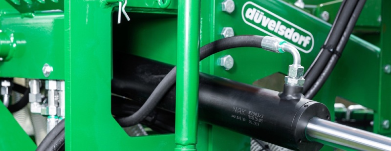 Adjustment of the levelling bar